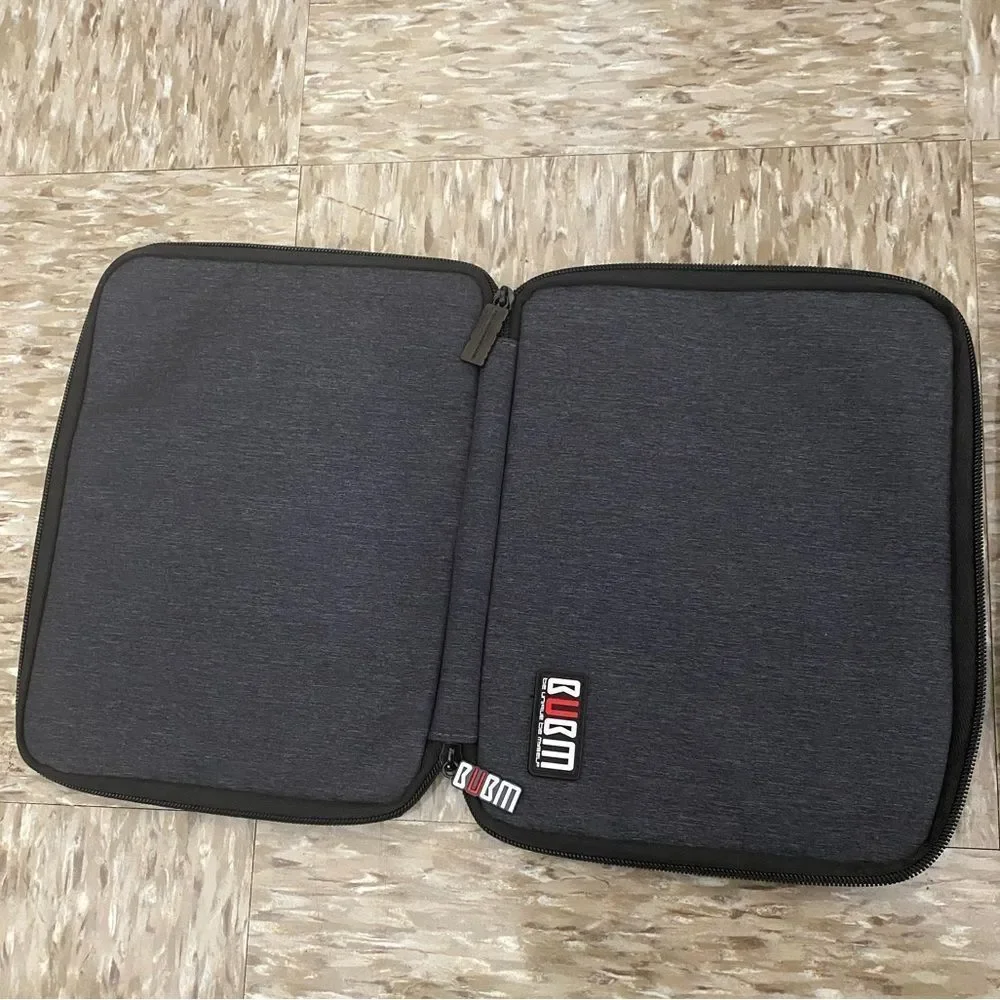 Gaming device carrying cases